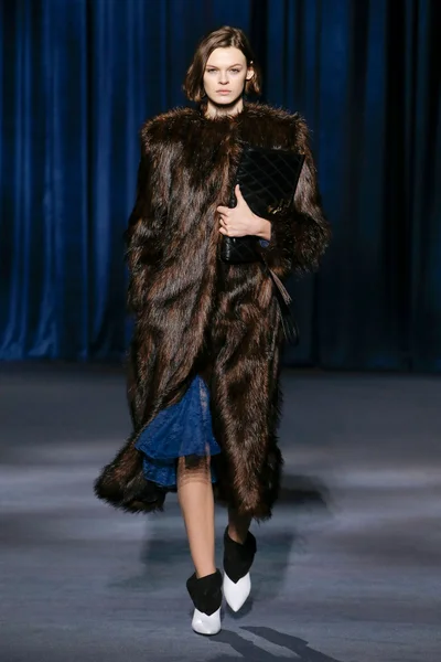 Look 32